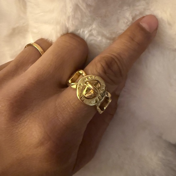 Marc by Marc Jacobs Katie Turnlock Gold-tone Ring - Picture 8 of 9